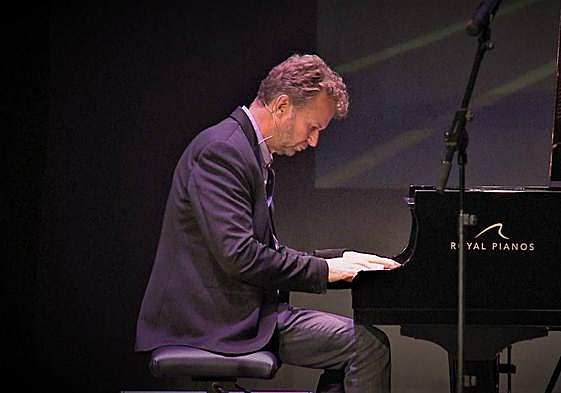 Pianist and composer Herman Rijks began playing the piano at the age of seven.