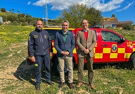 Mayor of Benalmádena visits site of new fire station.