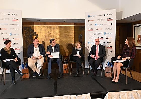 The audience watched the debate in person or streamed live on surinenglish.com.