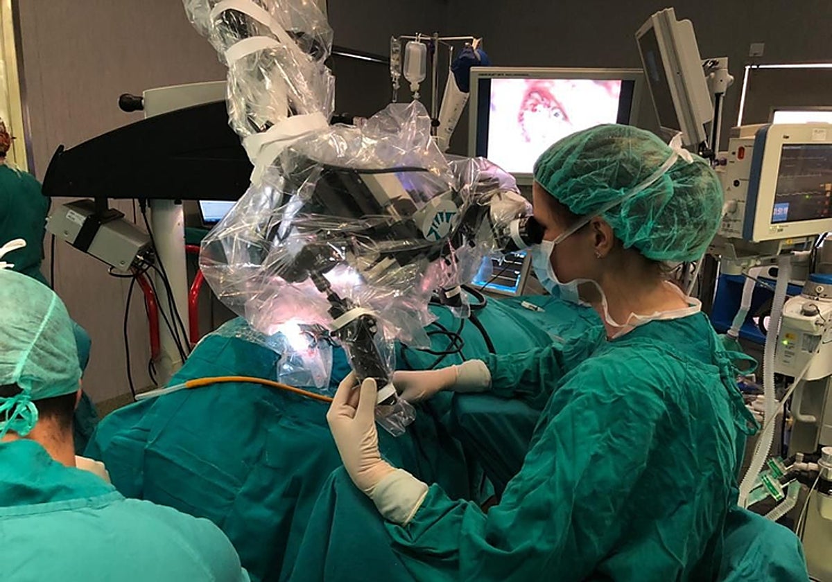 The technique is performed by a multidisciplinary team of doctors from the hospital.