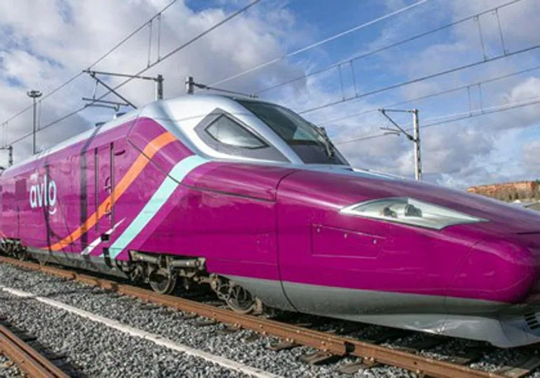 The Avlo trains trains are similar to Renfe's regular AVE units, although with more striking signage.