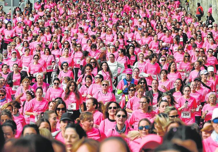 Thousands of women run to help beat cancer amid an emotional atmosphere