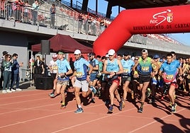Runners set off on the 26-kilometre race in Cártama.