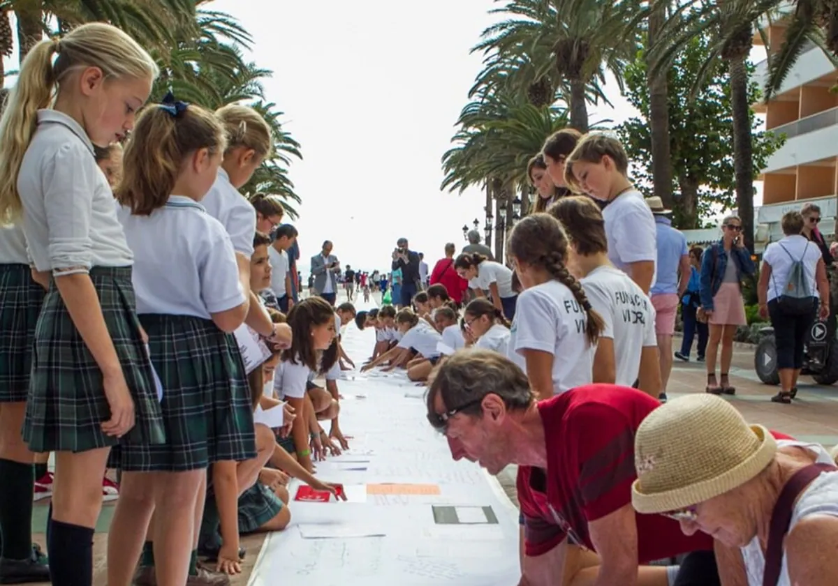 A previous edition of the giant poem initiative in Benalmádena.