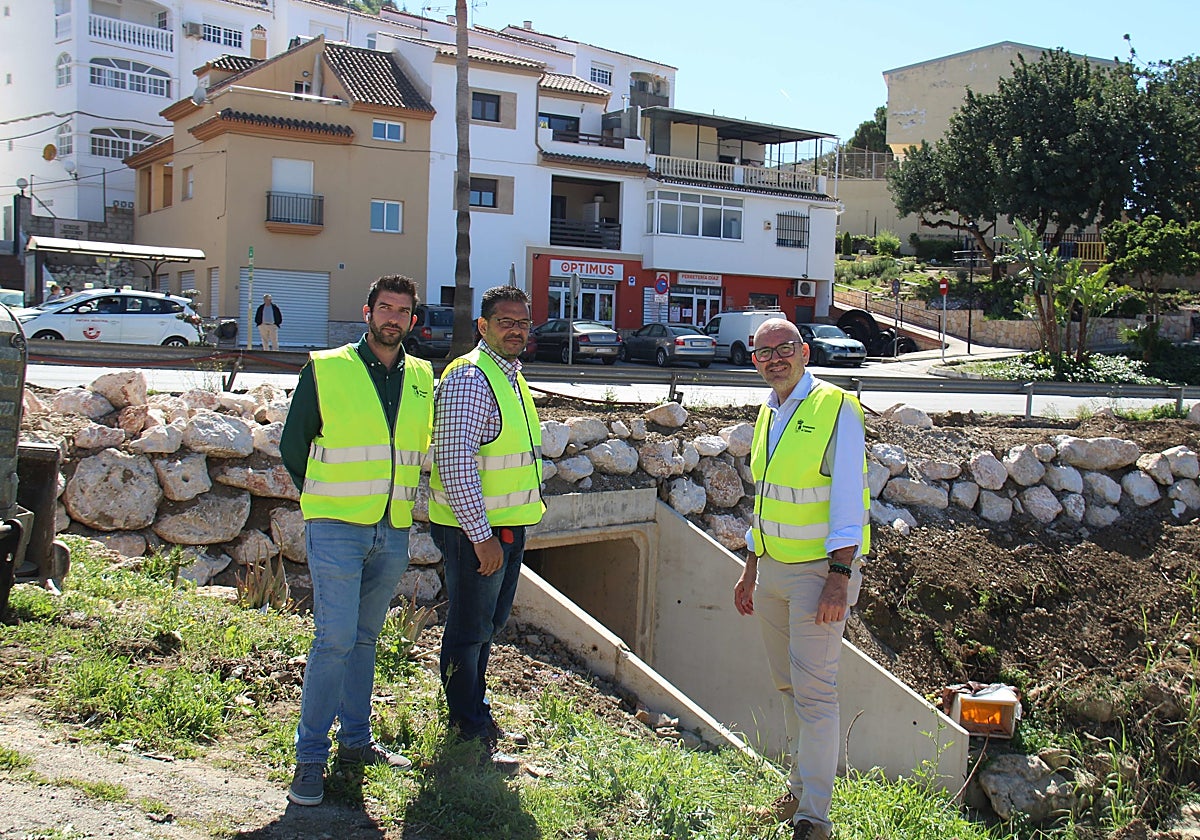 The mayor (R) and his councillors visit the site of the new walkway.