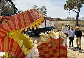 Mayor Ana Mula visits the area where the Tyrannosaurus Rex is located.