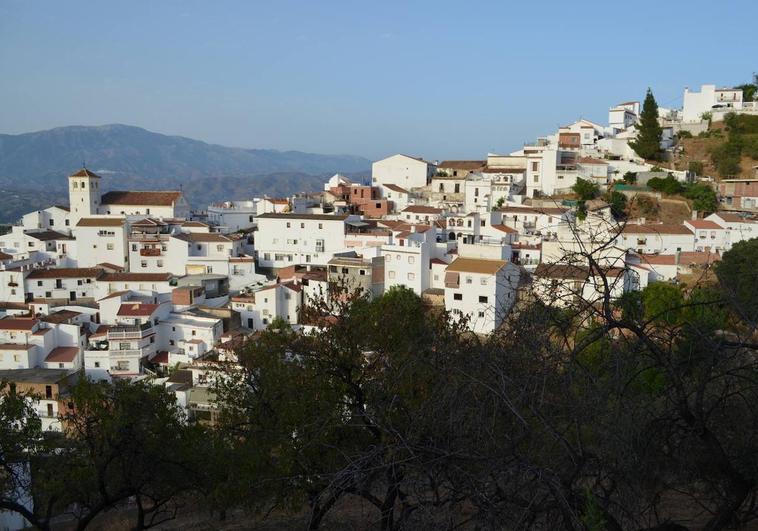 Axarquía village gives out financial aid to families in fight against depopulation
