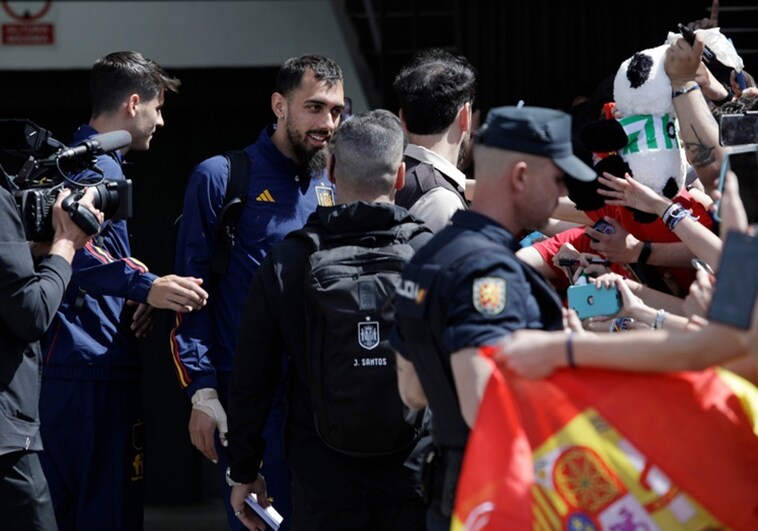 Excitement as Spain's national football team arrives in Malaga