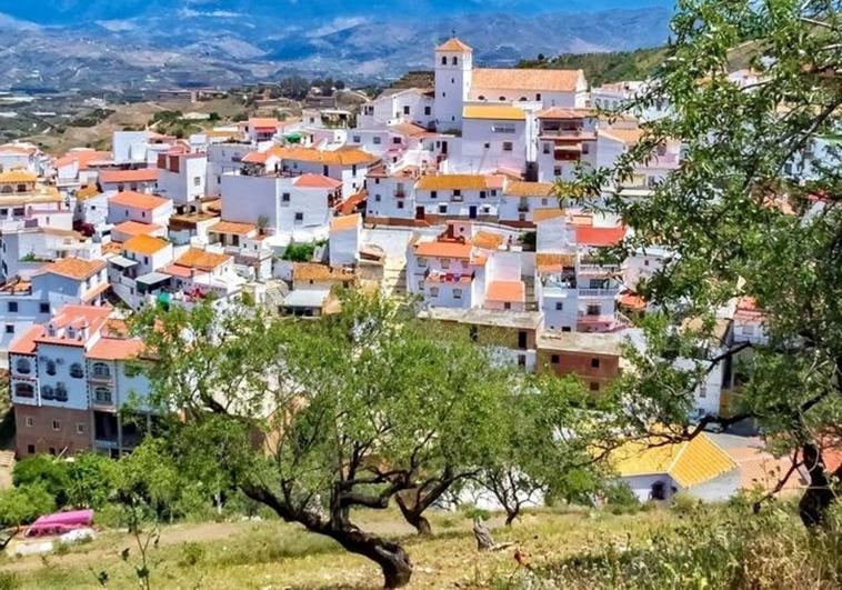 Axarquía village suspends patron saint festivities following death of baby and suicide of father