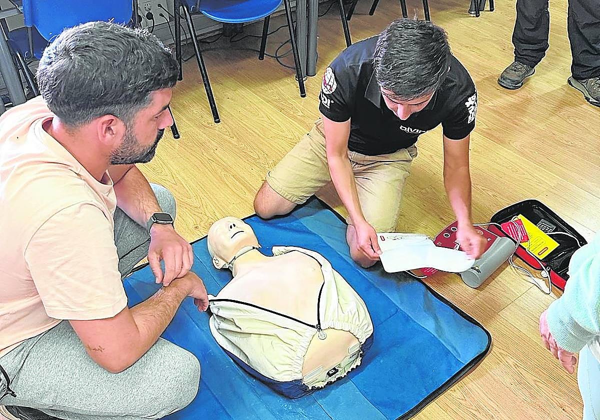 Five teachers from Colegio Lourdes in Coín attended a two-day course to learn how to use a defibrillator.
