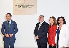 Moreno (L) opens the new centre in Alhaurín de la Torre.