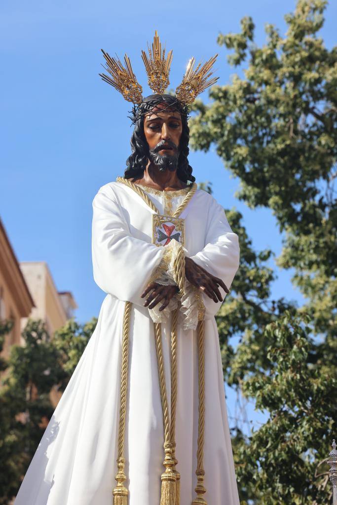 Holy Monday processions in the heart of Malaga, in pictures