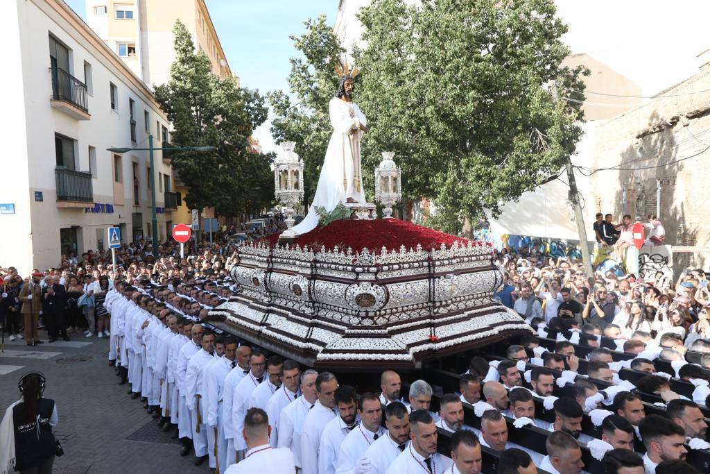 Holy Monday processions in the heart of Malaga, in pictures