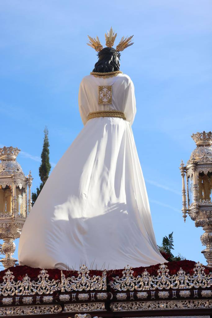 Holy Monday processions in the heart of Malaga, in pictures