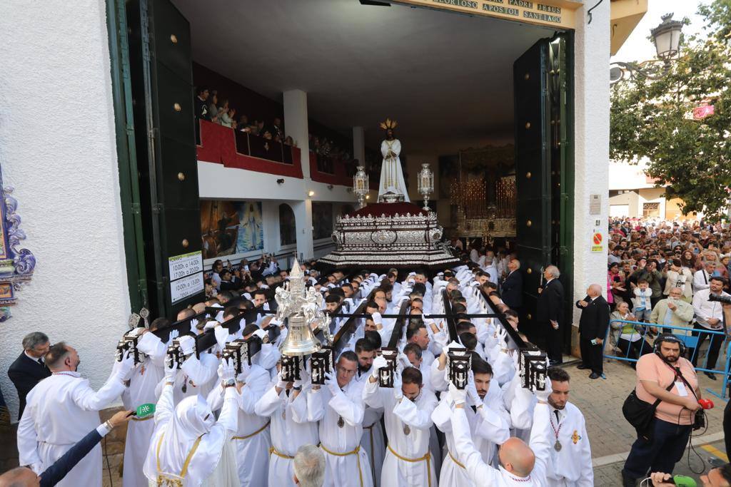 Holy Monday processions in the heart of Malaga, in pictures