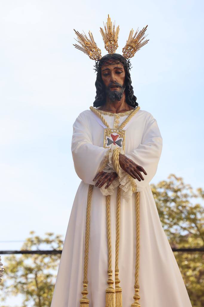 Holy Monday processions in the heart of Malaga, in pictures