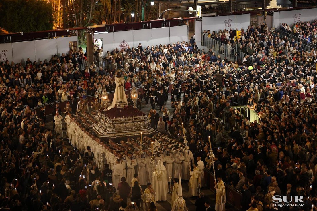 Holy Monday processions in the heart of Malaga, in pictures