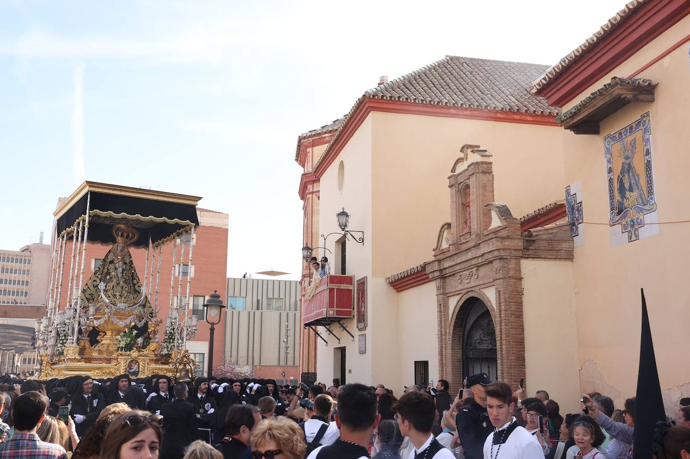 Holy Monday processions in the heart of Malaga, in pictures