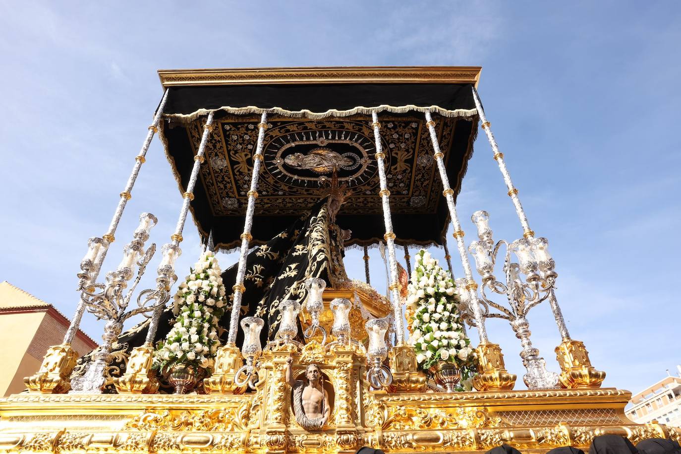 Holy Monday processions in the heart of Malaga, in pictures