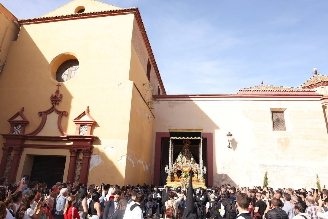 Holy Monday processions in the heart of Malaga, in pictures