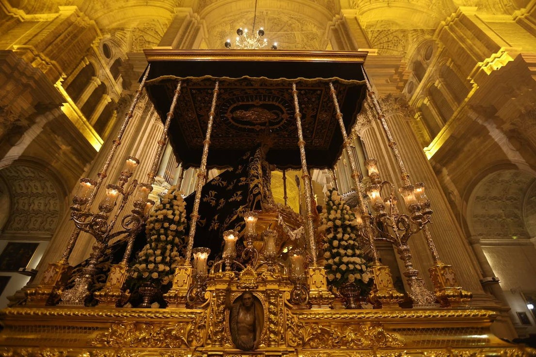 Holy Monday processions in the heart of Malaga, in pictures