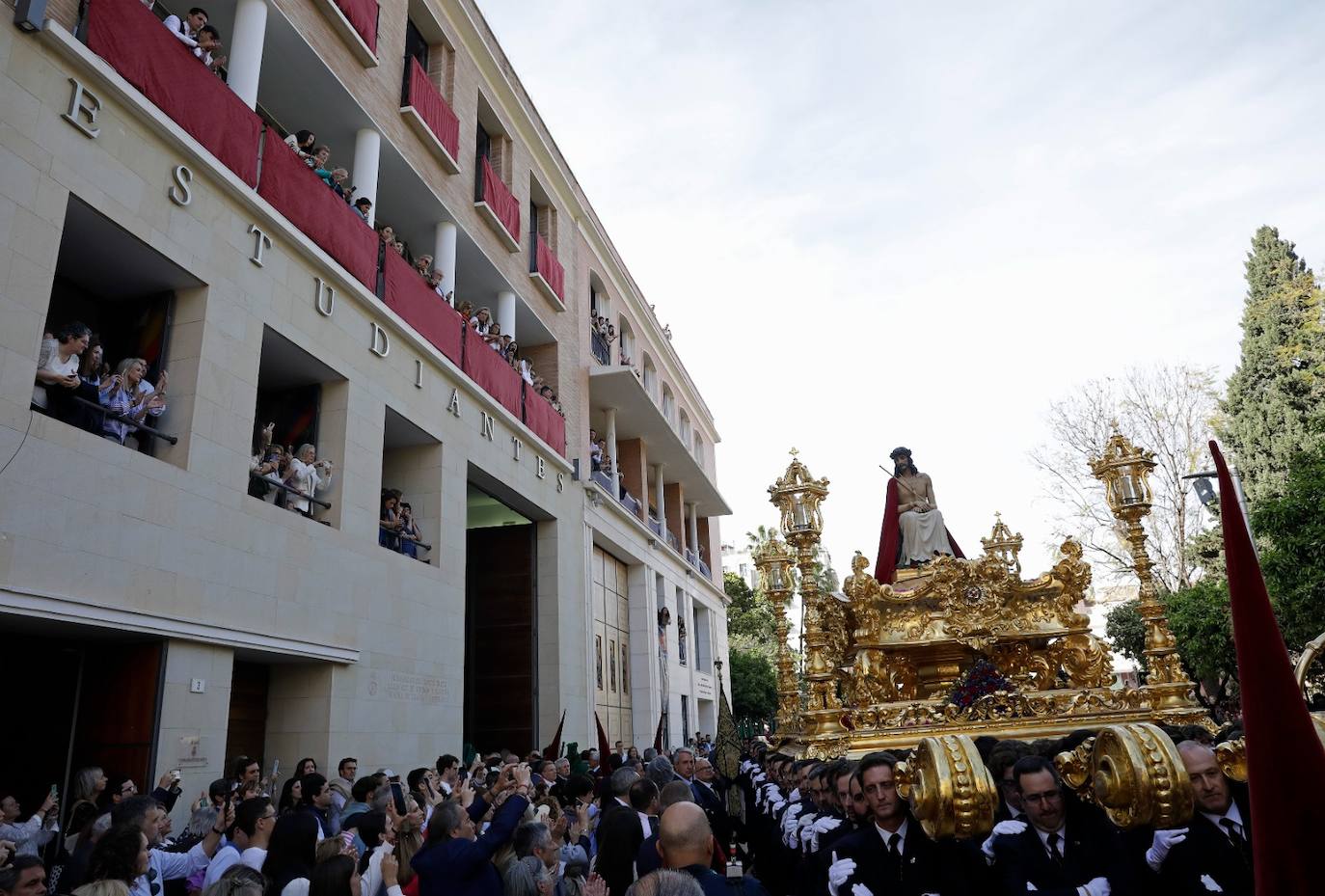 Holy Monday processions in the heart of Malaga, in pictures