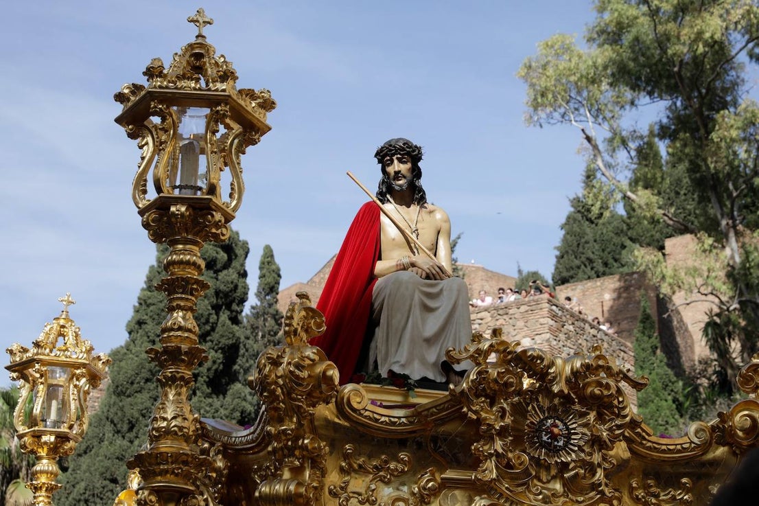 Holy Monday processions in the heart of Malaga, in pictures