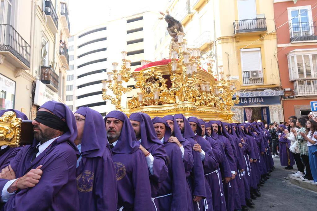 Holy Monday processions in the heart of Malaga, in pictures