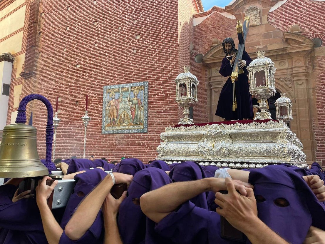 Holy Monday processions in the heart of Malaga, in pictures