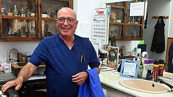 Marbella barber celebrates more than half a century of cutting the locks of stars and locals