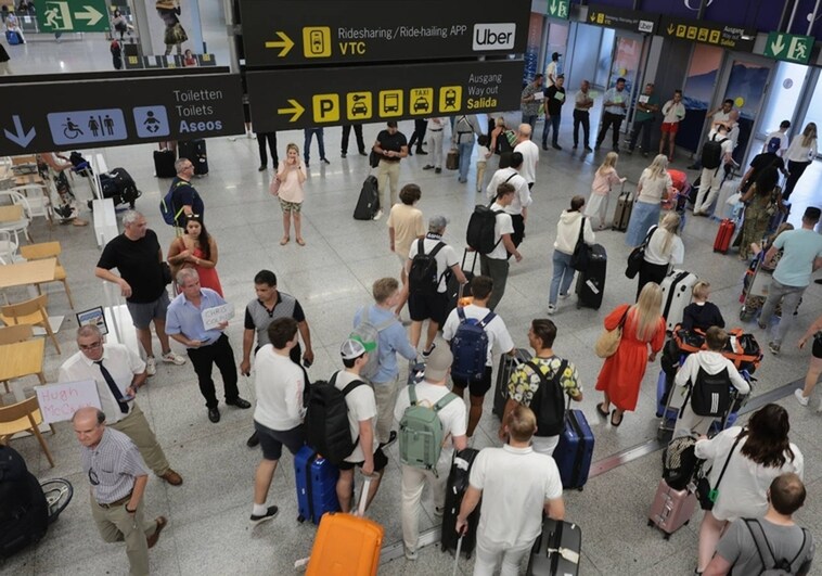 Nearly 1.5 million passengers passed through Malaga Airport in March.