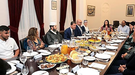 Picardo hosts Ramadan breakfast on the Rock