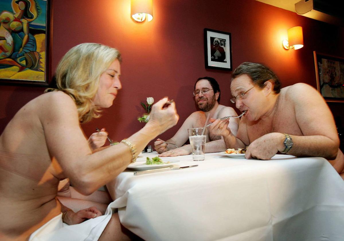 A naked dining club in the US.