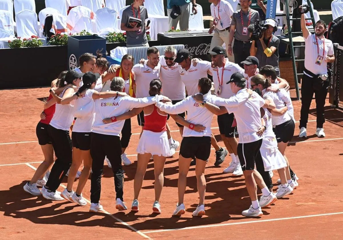 The Spain team celebrates victory on centre court in Marbella.
