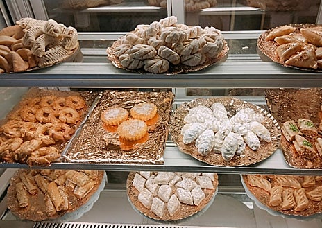 Imagen secundaria 1 - Karim and his recently opened restaurant.