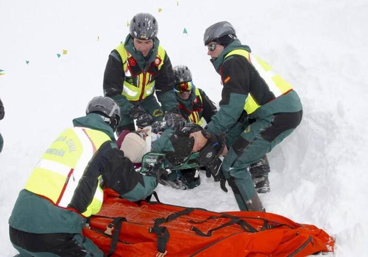 An avalanche rescue drill in Sierra Nevada (file image).