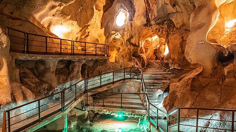 Axarquía town shells out seven million euros for 'treasure cave'