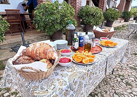 Imagen secundaria 1 - Periana's olive oil day in English.