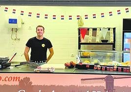 Lodewijk van Venetiën in the Craxíqueso cheese shop in Malaga.