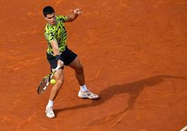 Carlos Alcaraz wins back-to-back Barcelona Open titles after brushing aside Stefanos Tsitsipas