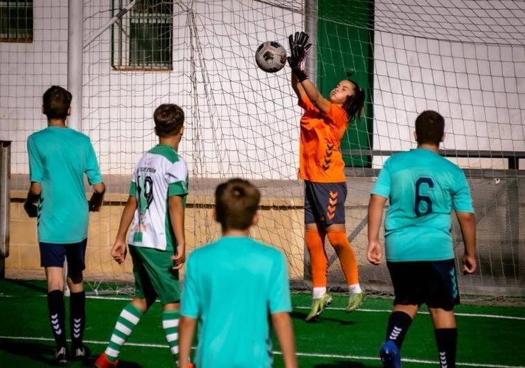 Teenage female goalkeeper subjected to vile taunts during football match in Alhaurín