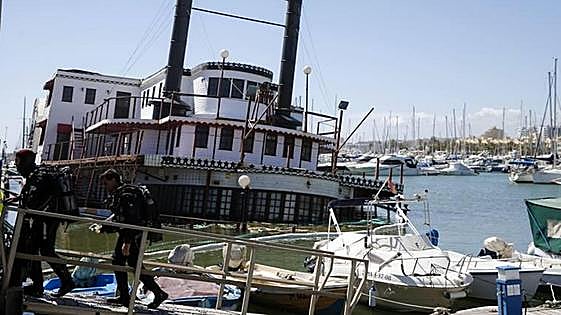Half-sunken Mississippi paddle steamer in Benalmádena marina finally set to be scrapped