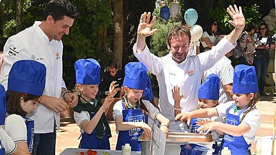 Chefs and children cook together for good causes in Benahavís