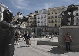 The statue in Puerta del Sol.