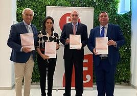 Antonio Pedraz, Isabel Rodríguez, Manuel Méndez and Fernando del Alcázar with the report's findings.