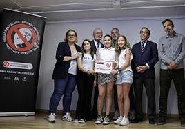 Authorities, organisers and students of the anti-bullying brigade project in Malaga schools.