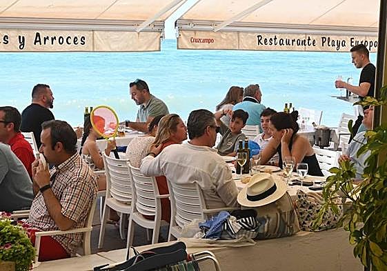 Costa del Sol restaurant full of costumers