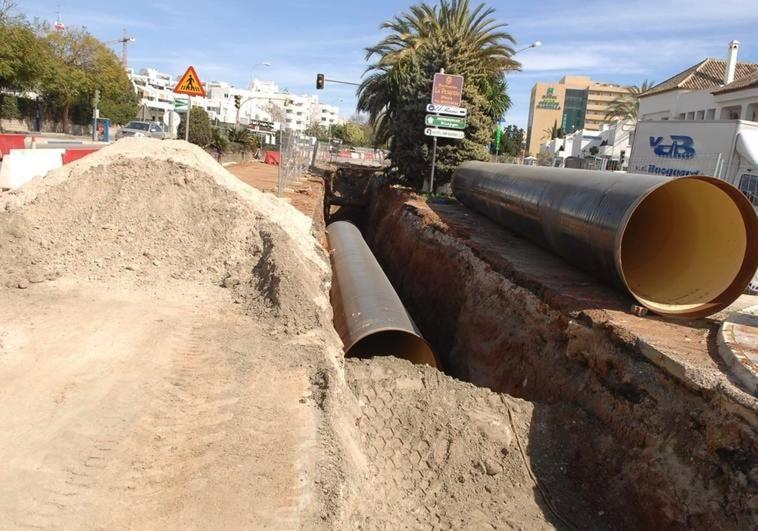 Works in Marbella to install new water supply pipes.