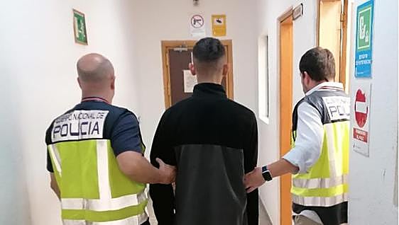 Man arrested in Malaga for kicking and hurling abuse at trans woman because of her gender identity