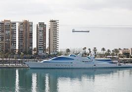 Huge yacht sails into city marina again
